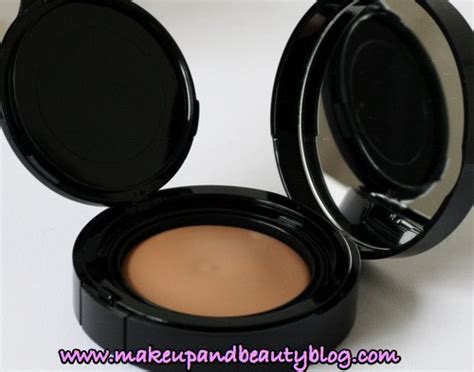 Chanel Teint Innocence Compact Foundation, Retail Therapy